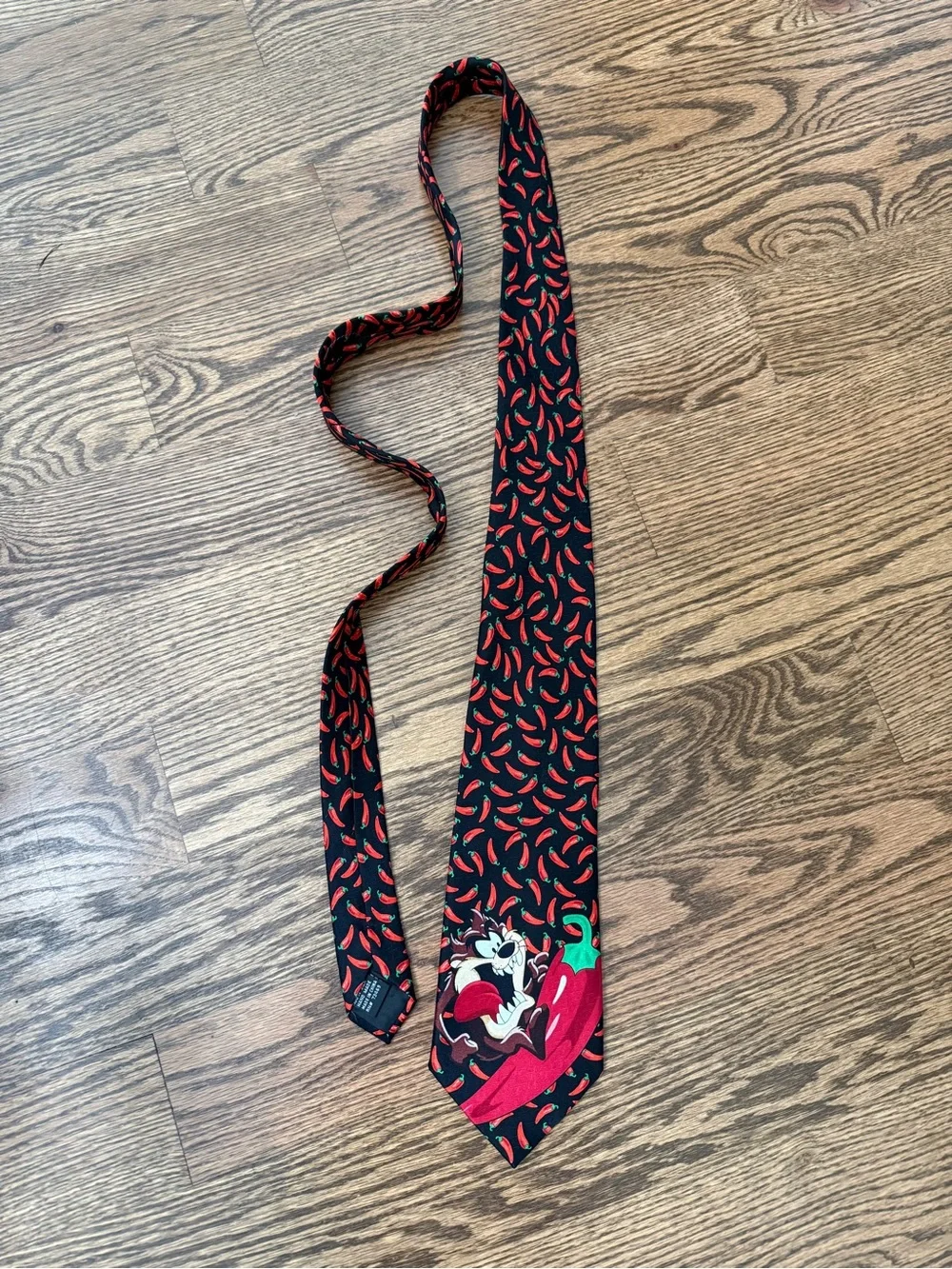 Vintage Looney Tunes Tazmanian Devil Chili pepper tie 100% silk